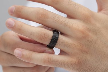 Modern Erkek Yüzükleri. Paslanmaz Çelik, Titanyum ve Tungsten Alyans Modelleri