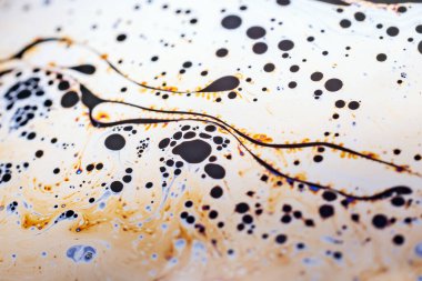 Bir sabun köpüğünün yüzeyindeki ışık tarafından oluşturulan güzel psikedelik soyutlama.