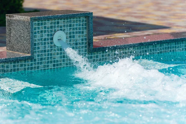Waterdruk Voor Hydromassage Het Zwembad Stockafbeelding