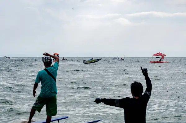 Chon Buri, Tayland - 10 Kasım 2018 Bangsaen Tekne Yarışı Festivali 2018 'de Bangsaen Sahili sahilinde bir sahne