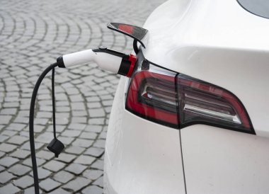 Bugün, kendi bahçenizde bile elektrikli araba şarj etmek mümkündür..