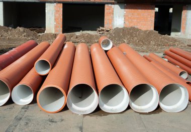 Polipropilen borular hafiftir ama çok güçlüdür, çeşitli renk ve çaplara sahiptir..