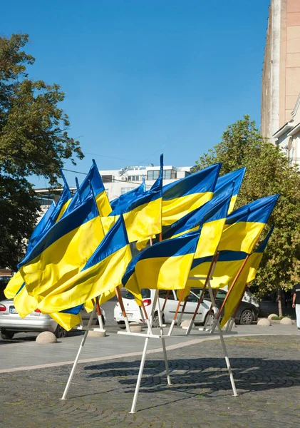 在乌克兰 在任何一个公共假日 人们都习惯用各种各样的旗帜装饰街道 广场和广场 — 图库照片