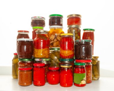 Yaz sebzelerinin ve meyvelerin korunması piramidi