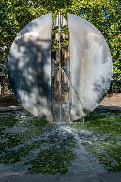 Praça Marcel Mouloudji Vista Fonte Medicis Com Reflexão Sobre Água — Fotografia de Stock