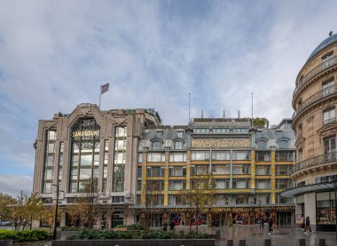 La Samaritaine mağazası. Pont Neuf 'un dış görünüşü