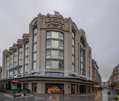 La Samaritaine mağazası. Pont Neuf 'un dış görünüşü