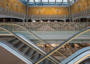 La Samaritaine mağazası. Binanın içeriden görünüşü