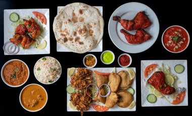 Hint mutfağı natürmort. Hint yemekleri üst görünüm karışımı