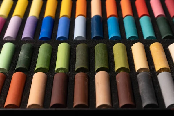 Martwa Natura Studio Shot Detal Miękkich Pastelowych Ołówków Pudełku — Zdjęcie stockowe