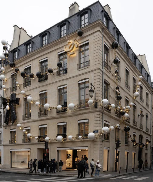 Blick Auf Die Fassade Von Coco Chanel Mit Weihnachtsdekoration — Stockfoto