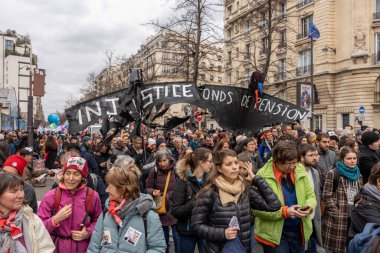 Paris, Fransa - 03 07 2023: Strike. Paris 'te emeklilik reform projesine karşı gösteri