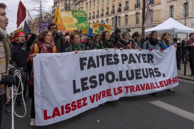 Paris, Fransa - 03 07 2023: Strike. Paris 'te emeklilik reform projesine karşı gösteri