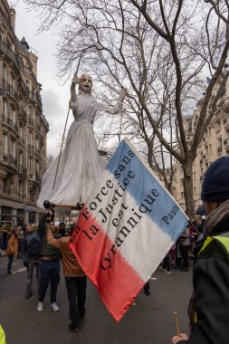 Paris, Fransa - 03 07 2023: Strike. Paris 'te emeklilik reform projesine karşı gösteri