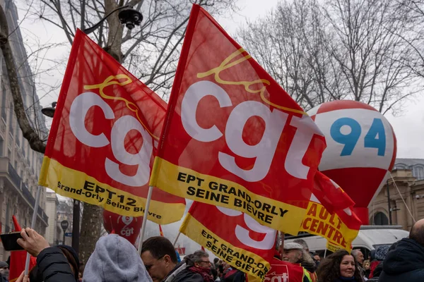 Paris, Fransa - 03 07 2023: Strike. Paris 'te emeklilik reform projesine karşı gösteri