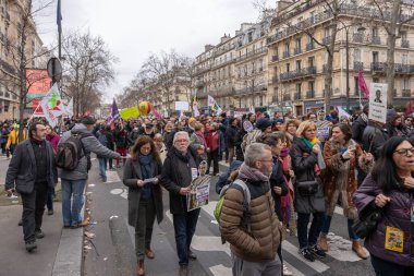 Paris, Fransa - 03 11 2023: grev. Paris 'te emeklilik reform projesine karşı gösteri