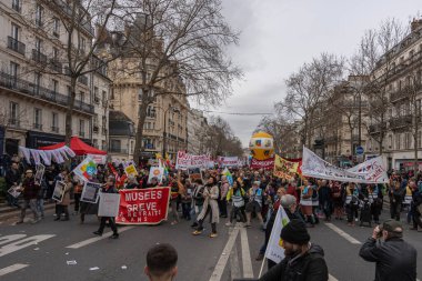 Paris, Fransa - 03 11 2023: grev. Paris 'te emeklilik reform projesine karşı gösteri