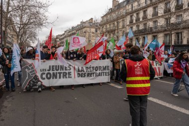 Paris, Fransa - 03 11 2023: grev. Paris 'te emeklilik reform projesine karşı gösteri