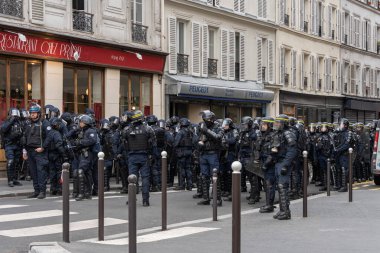 Paris, Fransa - 03 11 2023: grev. Paris 'te emeklilik reform projesine karşı gösteri