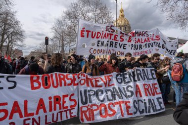 Paris, Fransa - 03: 15 2023: grev. Paris 'te emeklilik reform projesine karşı gösteri