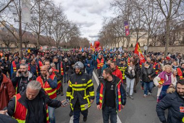 Paris, Fransa - 03: 15 2023: grev. Paris 'te emeklilik reform projesine karşı gösteri