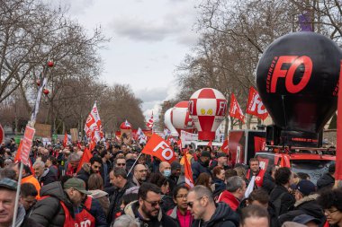 Paris, Fransa - 03: 15 2023: grev. Paris 'te emeklilik reform projesine karşı gösteri