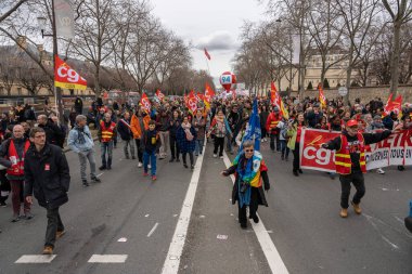 Paris, Fransa - 03: 15 2023: grev. Paris 'te emeklilik reform projesine karşı gösteri