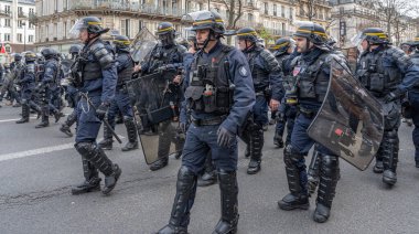 Paris, Fransa - 03 23 2023: grev. Paris 'te emeklilik reform projesine karşı gösteri