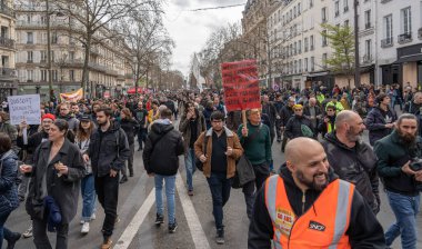 Paris, Fransa - 03 23 2023: grev. Paris 'te emeklilik reform projesine karşı gösteri