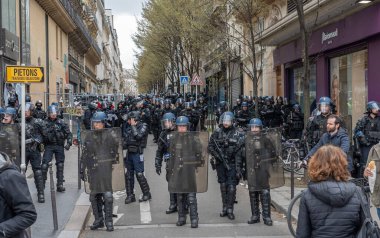 Paris, Fransa - 03 23 2023: grev. Paris 'te emeklilik reform projesine karşı gösteri