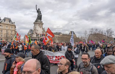 Paris, Fransa - 03 23 2023: grev. Paris 'te emeklilik reform projesine karşı gösteri