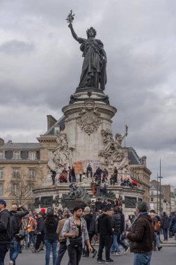 Paris, Fransa - 03 23 2023: grev. Paris 'te emeklilik reform projesine karşı gösteri