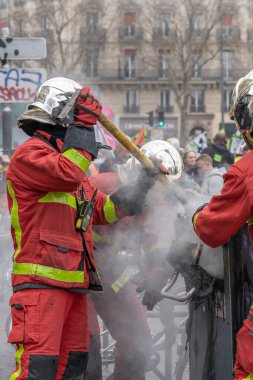 Paris, Fransa - 03 23 2023: grev. Paris 'te emeklilik reform projesine karşı gösteri