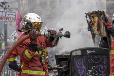 Paris, Fransa - 03 23 2023: grev. Paris 'te emeklilik reform projesine karşı gösteri