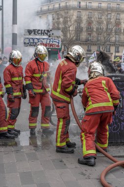 Paris, Fransa - 03 23 2023: grev. Paris 'te emeklilik reform projesine karşı gösteri