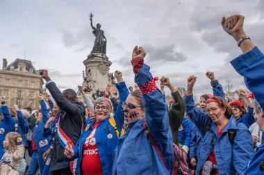 Paris, Fransa - 03 23 2023: grev. Paris 'te emeklilik reform projesine karşı gösteri