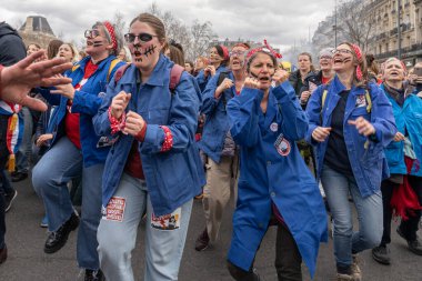 Paris, Fransa - 03 23 2023: grev. Paris 'te emeklilik reform projesine karşı gösteri