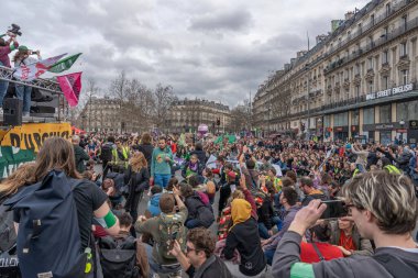 Paris, Fransa - 03 23 2023: grev. Paris 'te emeklilik reform projesine karşı gösteri