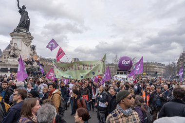 Paris, Fransa - 03 23 2023: grev. Paris 'te emeklilik reform projesine karşı gösteri