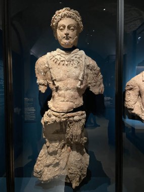 Paris, Fransa - 02 19 2023: Le Louvre Müzesi. Özbekistan vahalarının ihtişamı