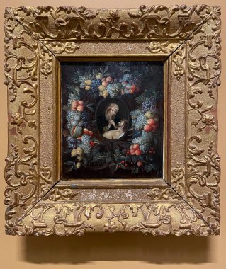 Aix-En-Provence, Fransa - 04 20 2023 Granet Müzesi. Abraham Brueghel tarafından yapılmış bir Pieta 'yı çevreleyen meyve çelengi.