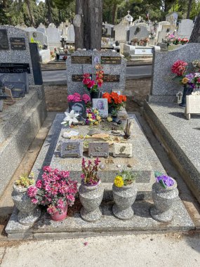 Sete, Fransa - 04 23 2023: Le Py Mezarlığı 'ndaki mezarların görüntüsü