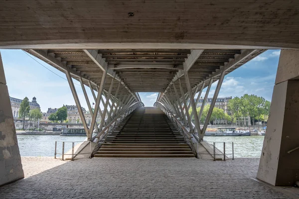 Παρίσι Γαλλία 2023 Άποψη Από Quai Des Tuileries Της Πεζογέφυρας — Φωτογραφία Αρχείου