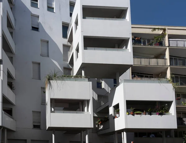 Paryż Francja 2023 Widok Fasadę Szaro Białego Budynku Mieszkalnego — Zdjęcie stockowe