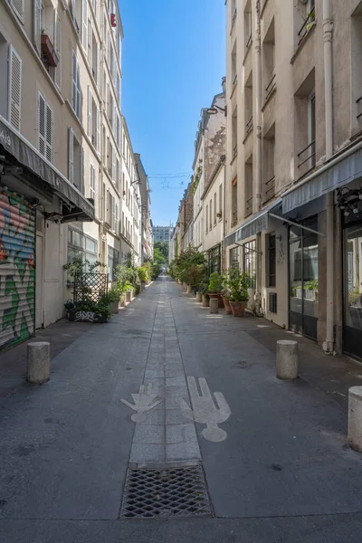 Paříž Francie 2023 Panoramatický Pohled Dvě Typické Ulice Obytnými Budovami — Stock fotografie