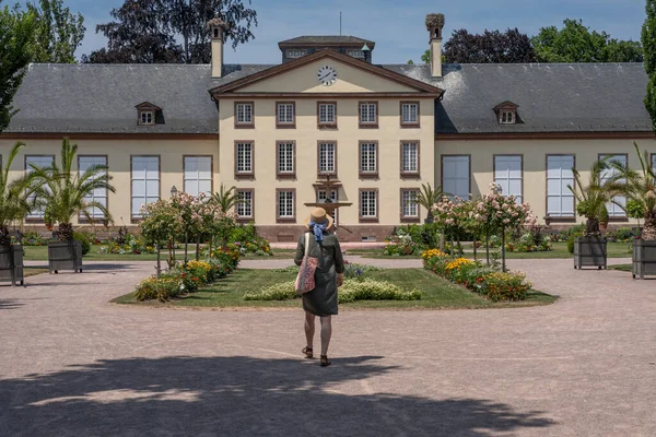 프랑스 스트라스부르 2026 Orangerie Park 리본을 지푸라기 모자를 조세핀 전시관을 — 스톡 사진
