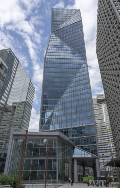 La Defense Paris, Fransa - 08: 30 2023: La Defense bölgesi. Savunma kulelerinin panoramik manzarası