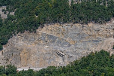 Vuache dağından Combe de l 'Enfer kayasının tepesine bakın.