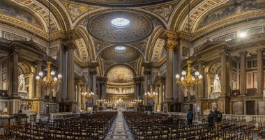 Paris, Fransa - 12: 21 2023: Madeleine Kilisesi