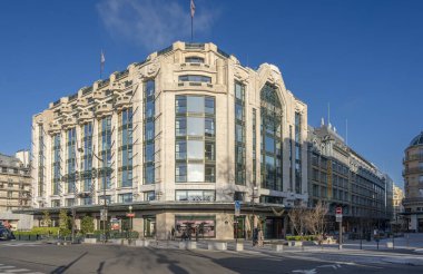 Paris, Fransa - 12 06 2023: La Samaritaine mağazası. Pont Neuf 'un dış görünüşü